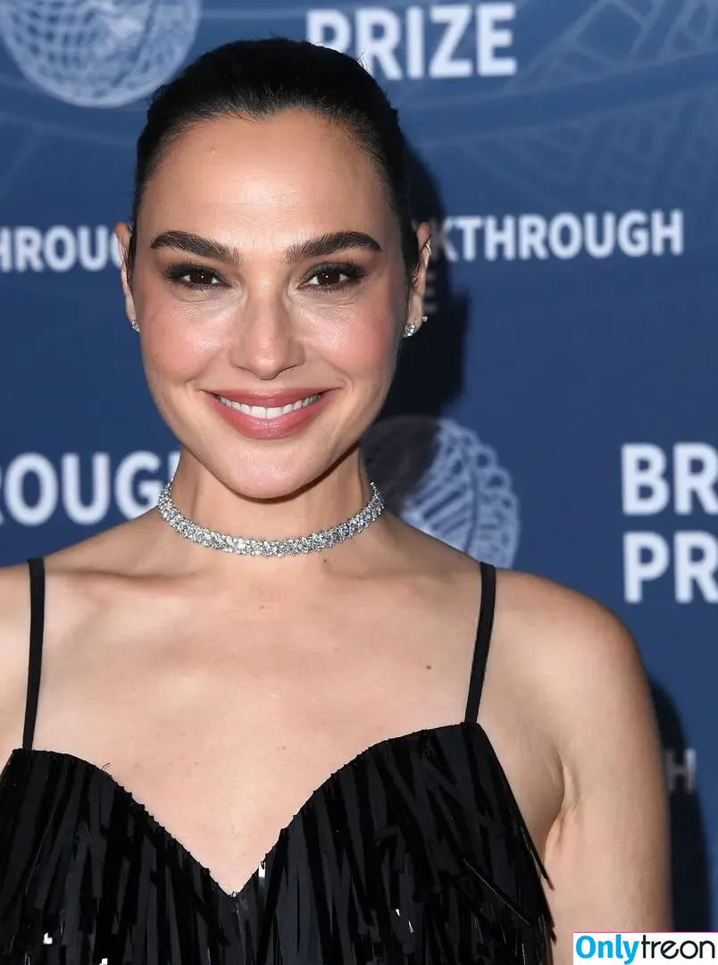 gal_gadot голая photo #3036 (inked_hriss)