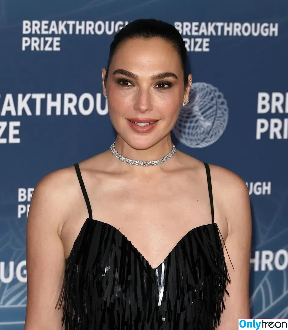 gal_gadot голая photo #3047 (inked_hriss)