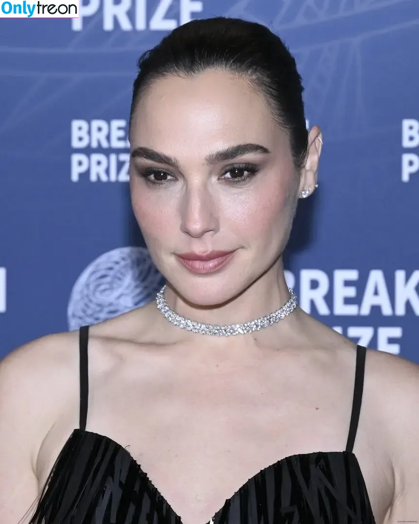 gal_gadot голая photo #3051 (inked_hriss)