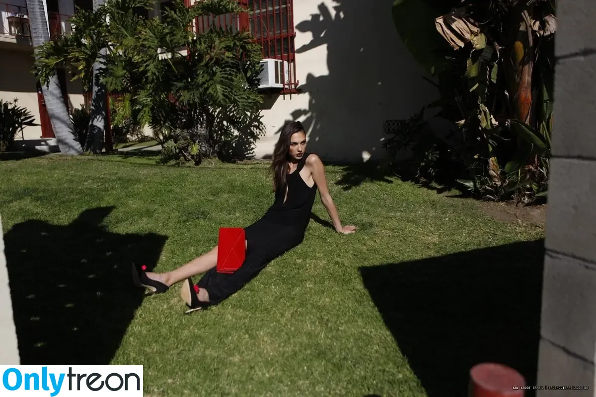 gal_gadot nude photo #3090 (inked_hriss)