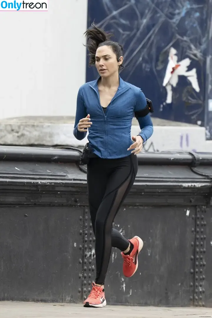 gal_gadot nude photo #3110 (GalGadot / inked_hriss)