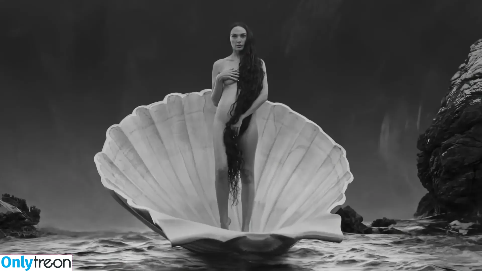 gal_gadot nude photo #3188 (inked_hriss)