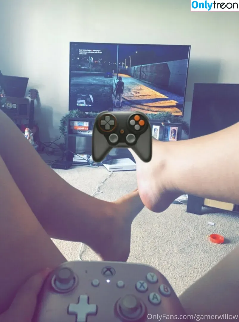 gamerwillow nude photo #0010 (wonky_willow3)