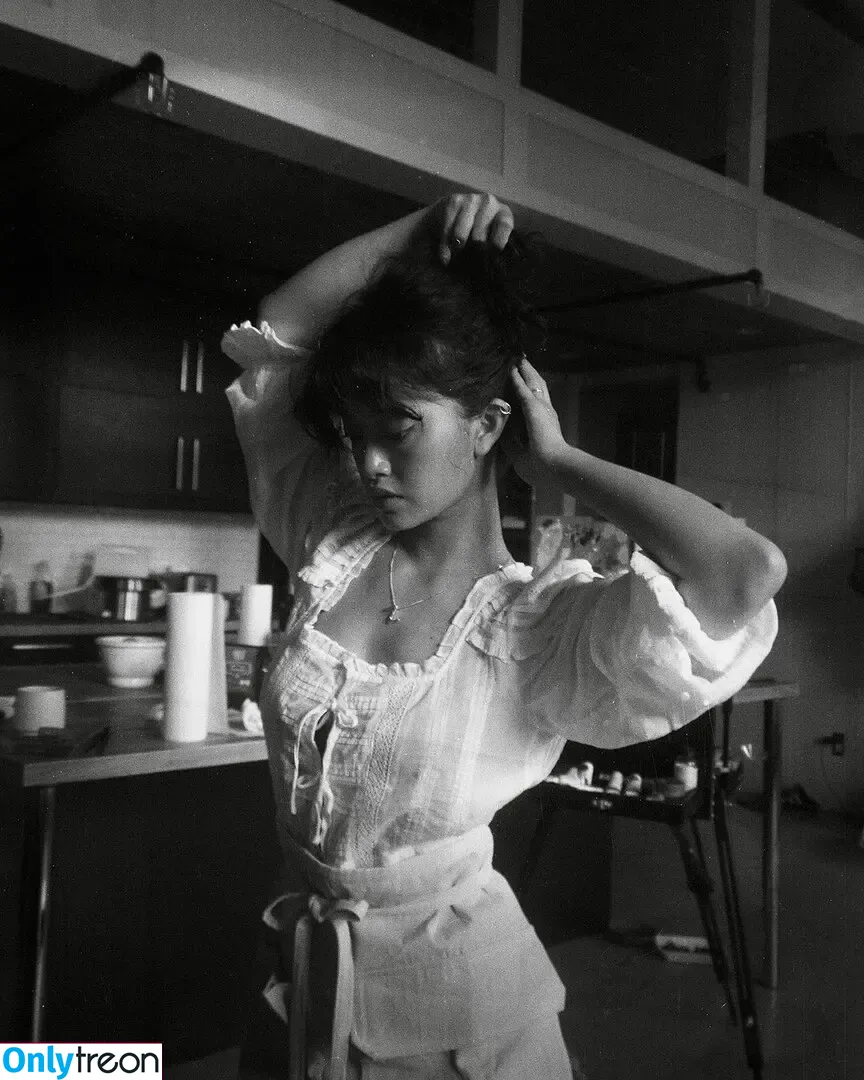 garbo.zhu голая photo #0005 (grumpykidstudio)