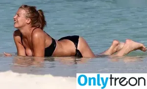 Gemma Atkinson / MissGAtkinson / glouiseatkinson nude photo #1092