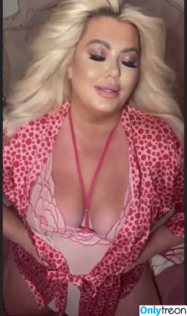 Gemma Collins голая photo #0008 (gemmacollins)