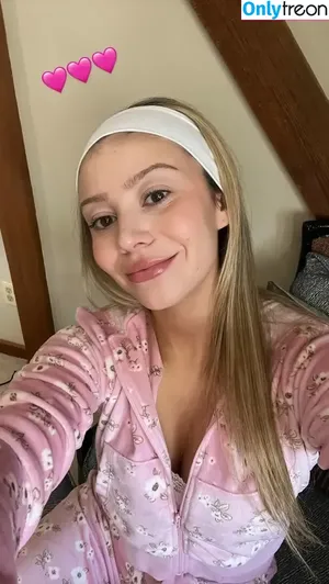 Genevieve Hannelius / ghannelius nude photo #0313