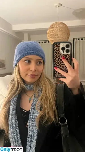Genevieve Hannelius / ghannelius nude photo #0317