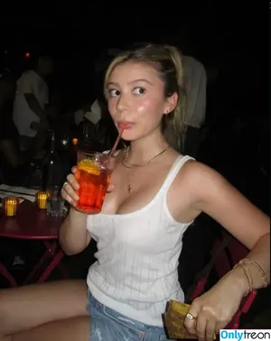 Genevieve Hannelius / ghannelius nude photo #0349