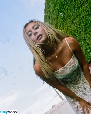 Genevieve Hannelius / ghannelius nude photo #0446