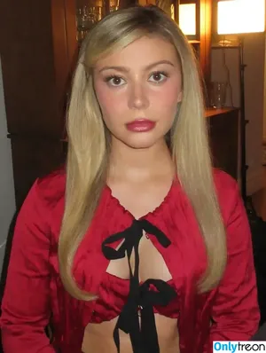 Genevieve Hannelius / ghannelius nude photo #0449