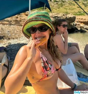Genevieve Hannelius / ghannelius nude photo #0451