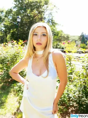 Genevieve Hannelius / ghannelius nude photo #0462
