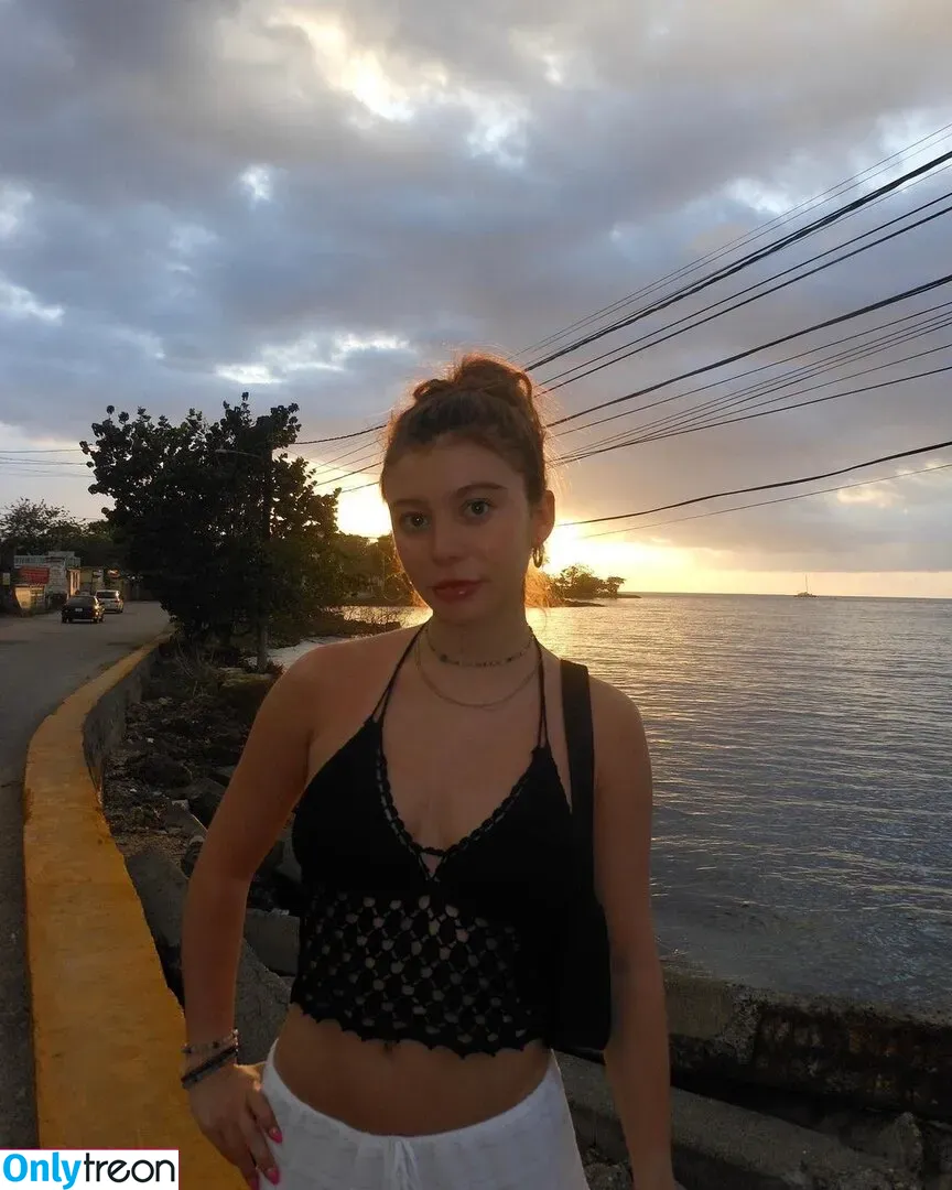 Genevieve Hannelius nude photo #0028 (ghannelius)