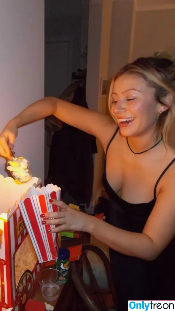 Genevieve Hannelius nude photo #0318 (ghannelius)
