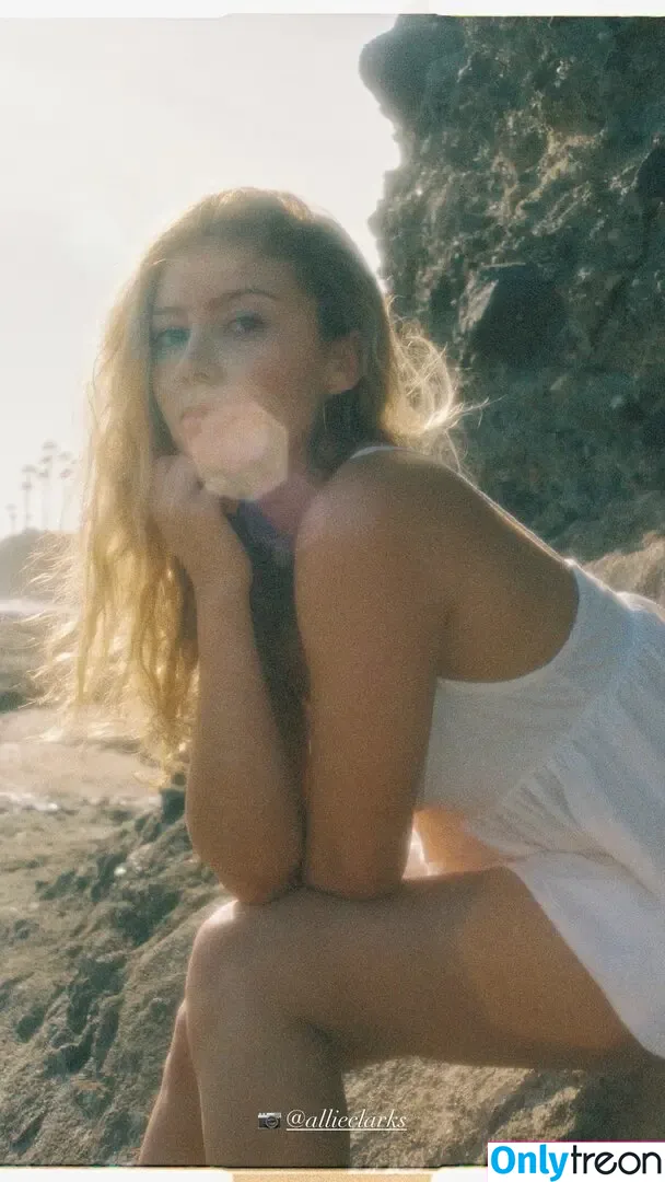 Genevieve Hannelius nude photo #0330 (ghannelius)
