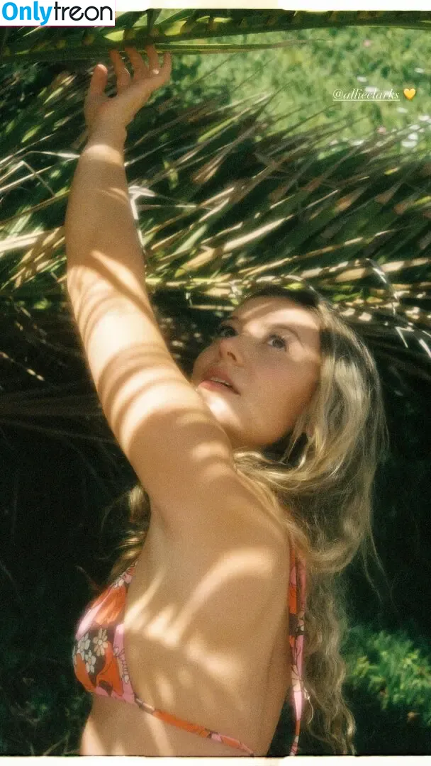 Genevieve Hannelius nude photo #0331 (ghannelius)