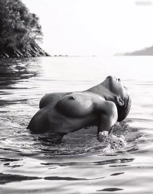 Genevieve Morton / genevievemorton nude photo #0521