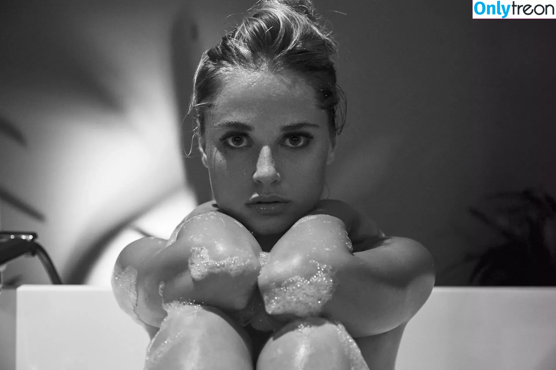 Genevieve Morton nude photo #0421 (genevievemorton)
