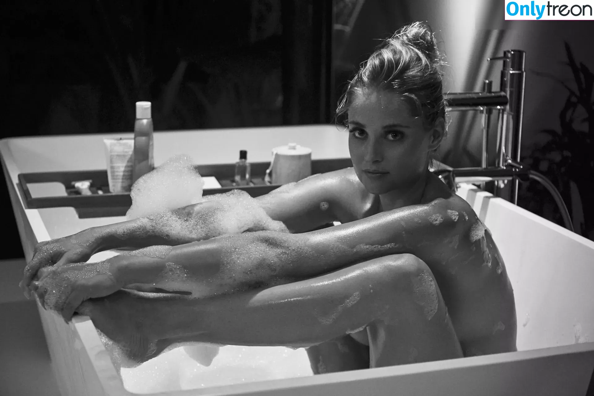 Genevieve Morton nude photo #0434 (genevievemorton)