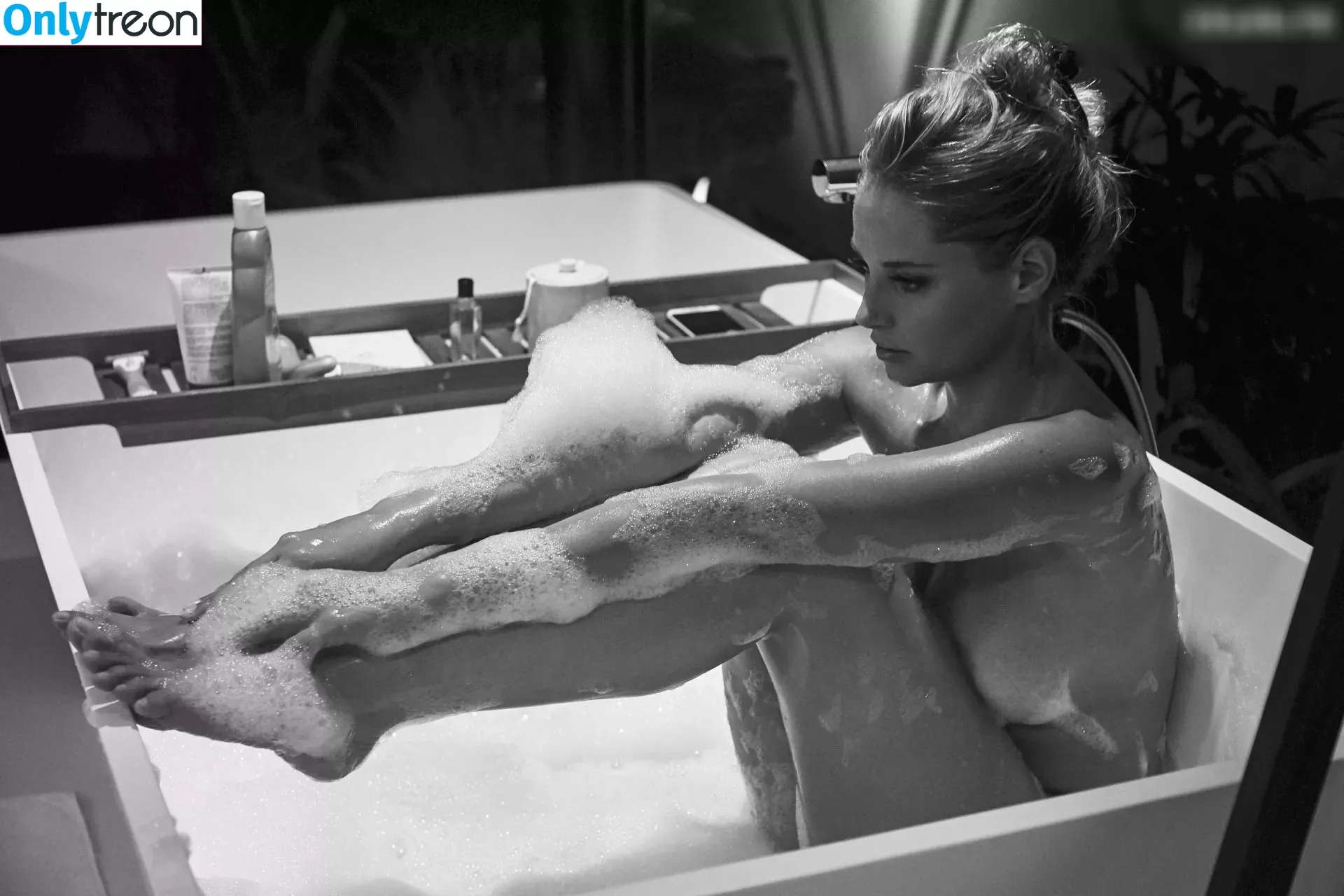Genevieve Morton nude photo #0436 (genevievemorton)