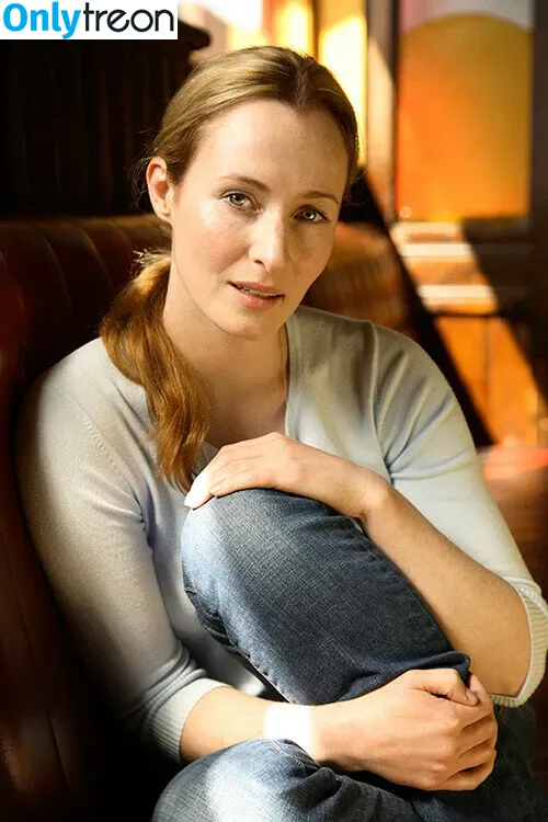 Genevieve O'Reilly голая photo #0003 (oreillygenevieve)