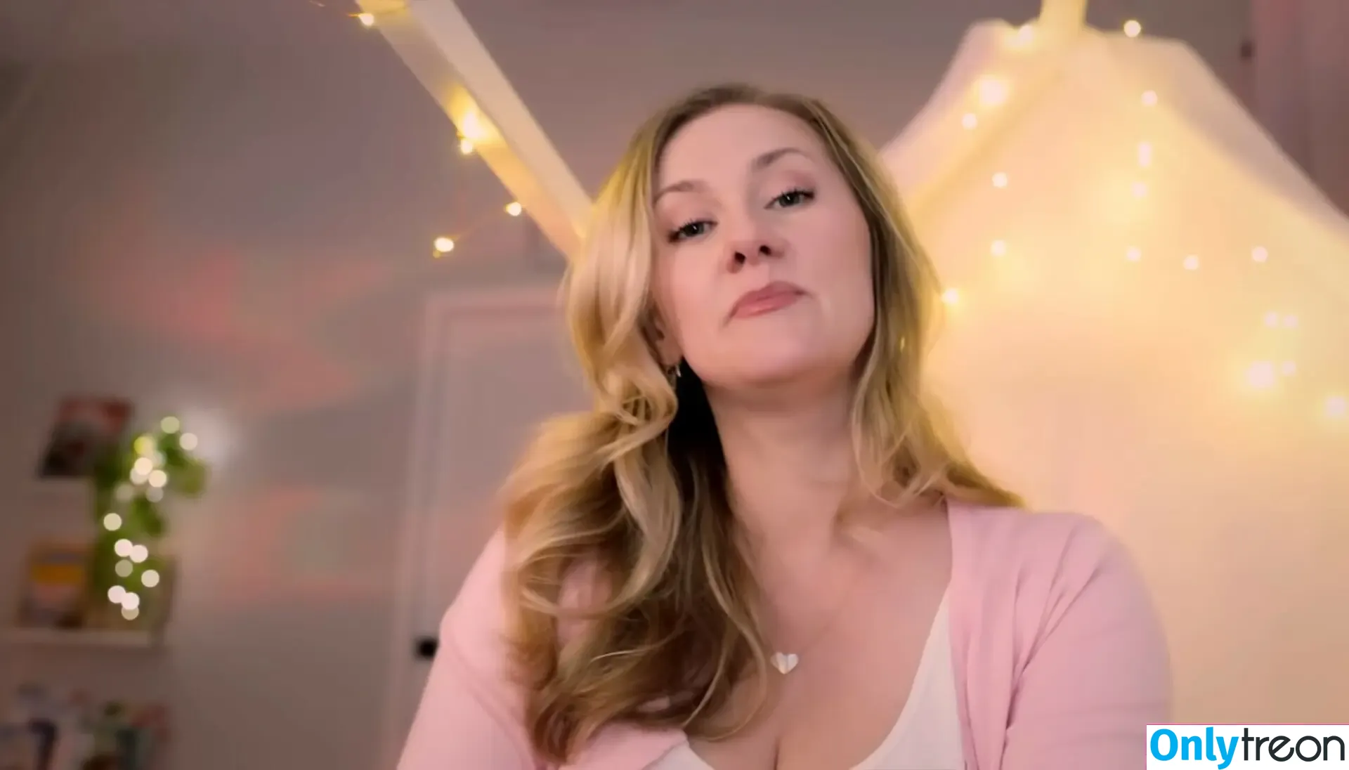 Gentle Whispering ASMR голая photo #0017 (isabel.imagination)