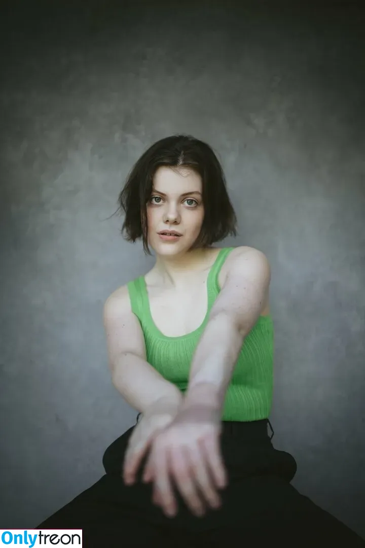 Georgie Henley голая photo #0001 (Georgie Henley)