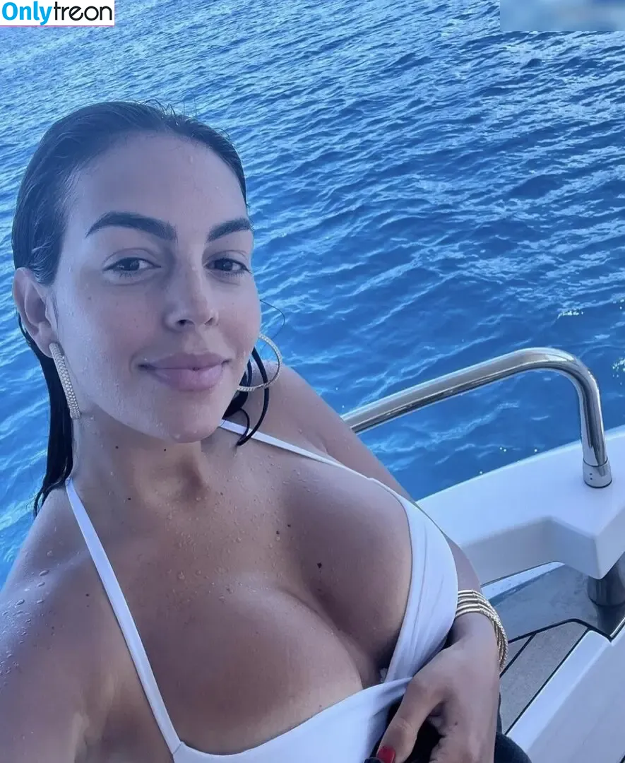 Georgina Rodriguez Hernández nude photo #0013 (georginagio)