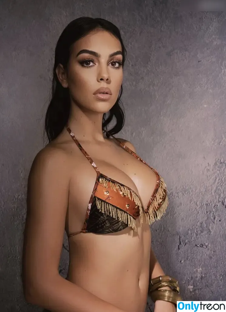 Georgina Rodriguez Hernández nude photo #0014 (georginagio)