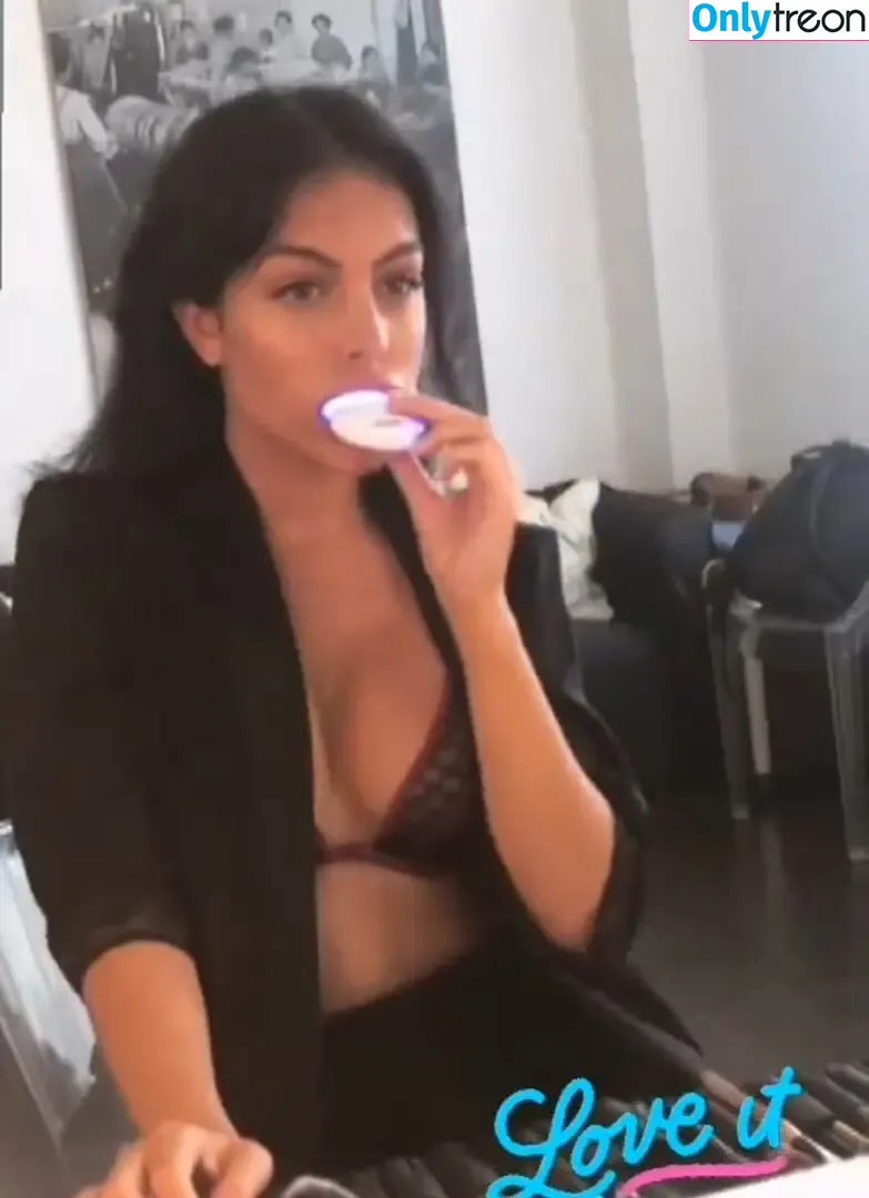 Georgina Rodriguez Hernández nude photo #0036 (georginagio)