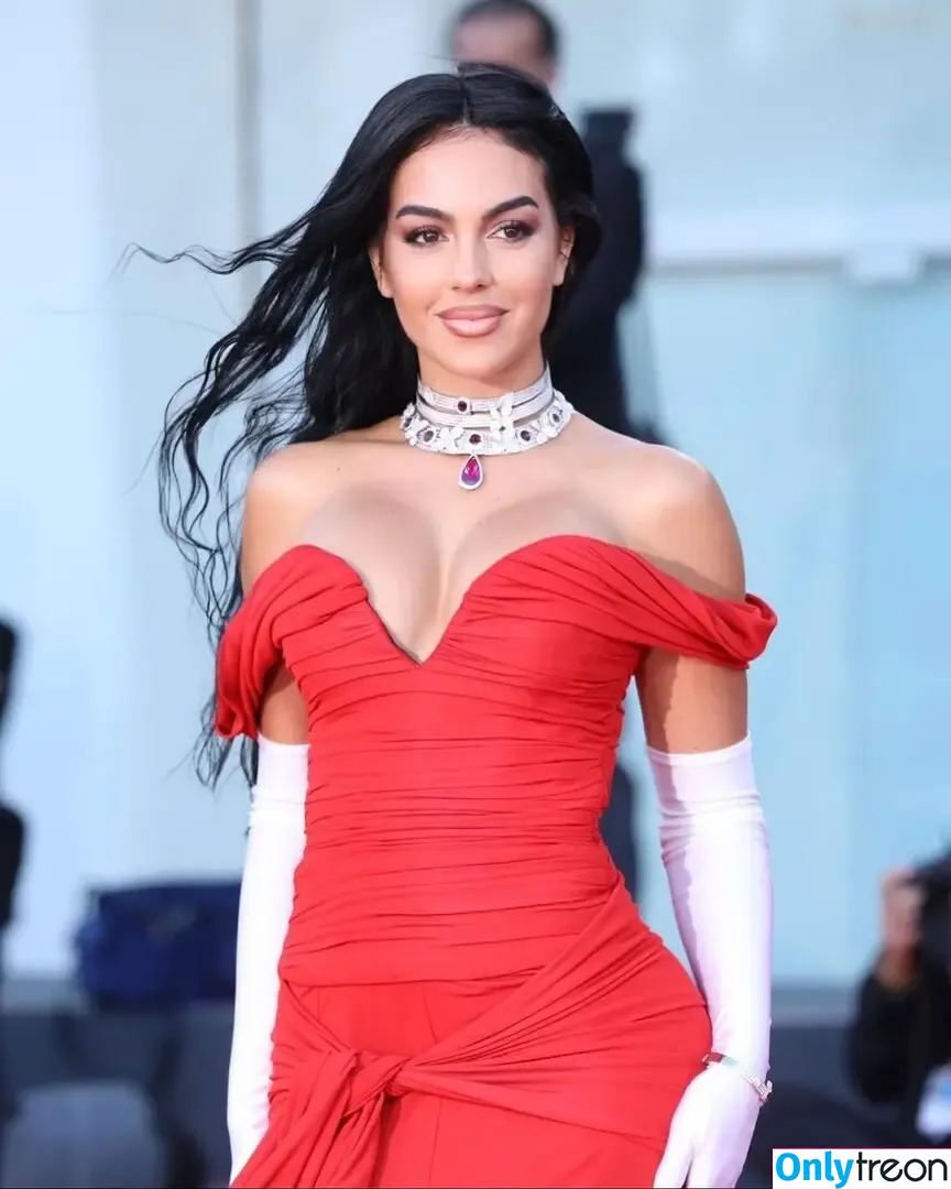 Georgina Rodriguez Hernández nude photo #0049 (georginagio)