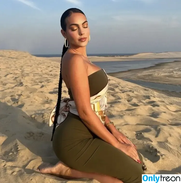 Georgina Rodriguez Hernández nude photo #0081 (georginagio)