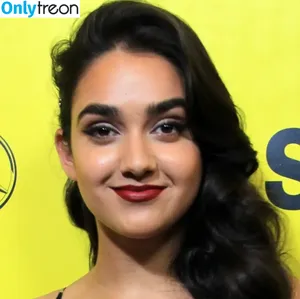 Geraldine Viswanathan / yoyogeraldine nude photo #0168