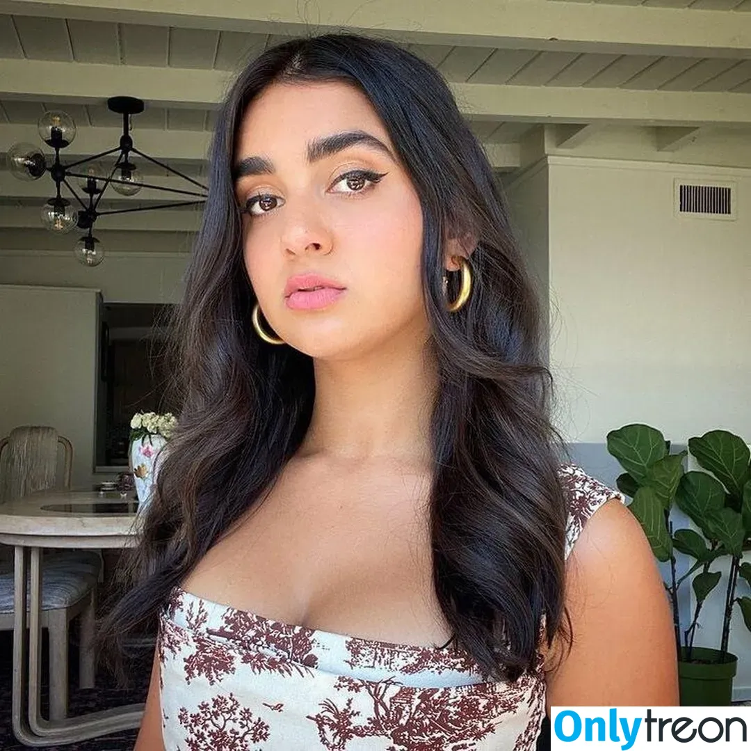 Geraldine Viswanathan голая photo #0024 (yoyogeraldine)