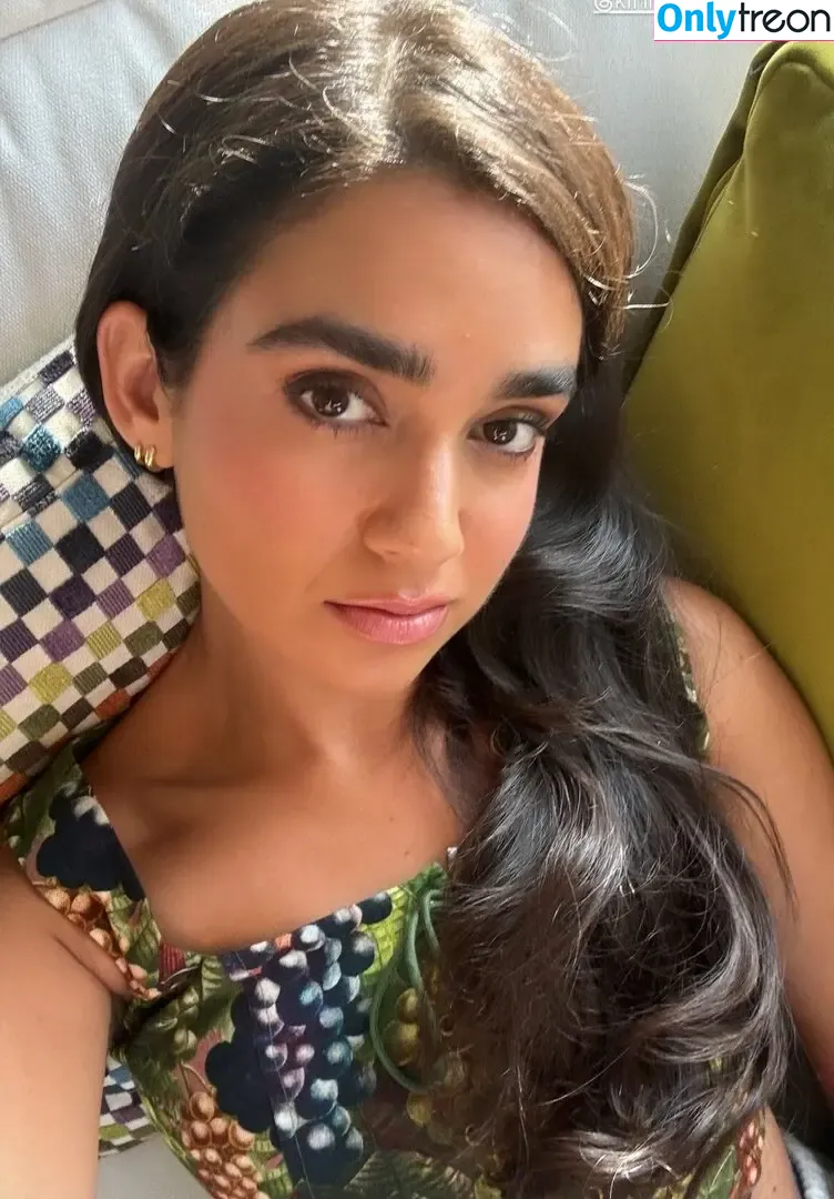 Geraldine Viswanathan nude photo #0096 (yoyogeraldine)