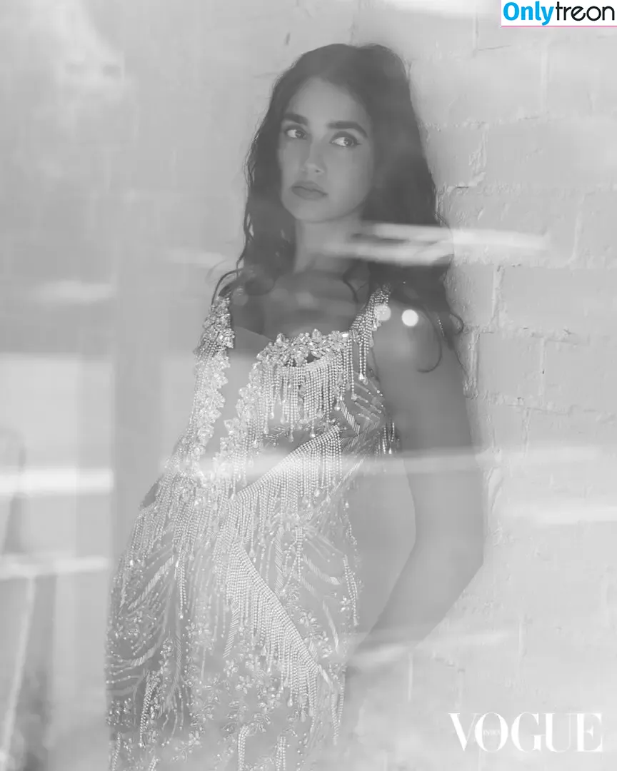 Geraldine Viswanathan nude photo #0148 (yoyogeraldine)