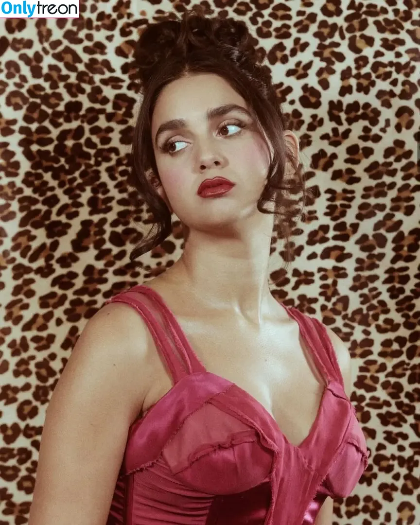 Geraldine Viswanathan nude photo #0150 (yoyogeraldine)