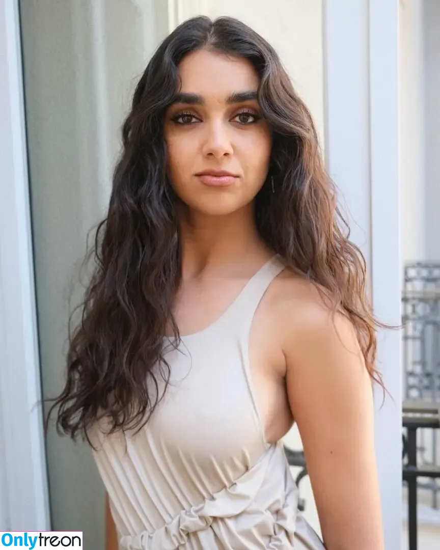 Geraldine Viswanathan nude photo #0173 (yoyogeraldine)