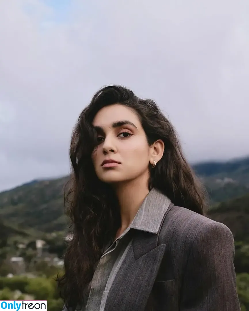 Geraldine Viswanathan nude photo #0190 (yoyogeraldine)