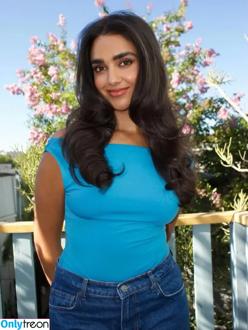 Geraldine Viswanathan nude photo #0228 (yoyogeraldine)