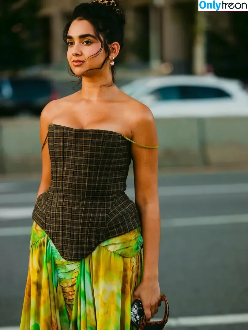 Geraldine Viswanathan nude photo #0241 (yoyogeraldine)
