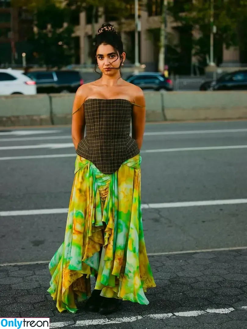 Geraldine Viswanathan голая photo #0242 (yoyogeraldine)