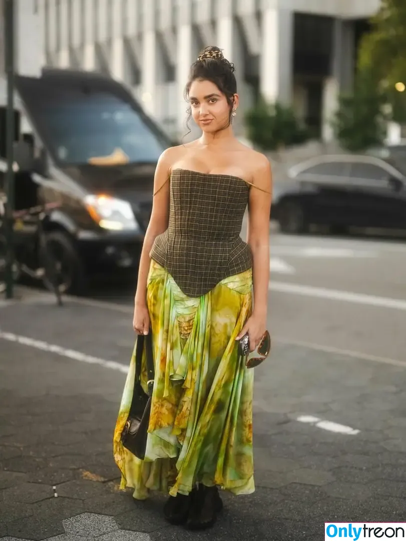 Geraldine Viswanathan голая photo #0244 (yoyogeraldine)