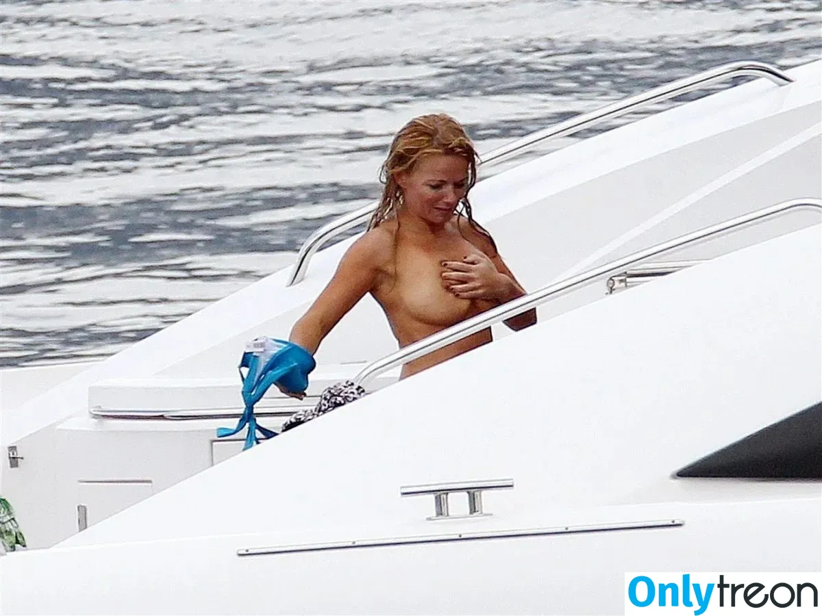 Geri Halliwell nude photo #0121 (GeriHalliwell / therealgerihalliwell)