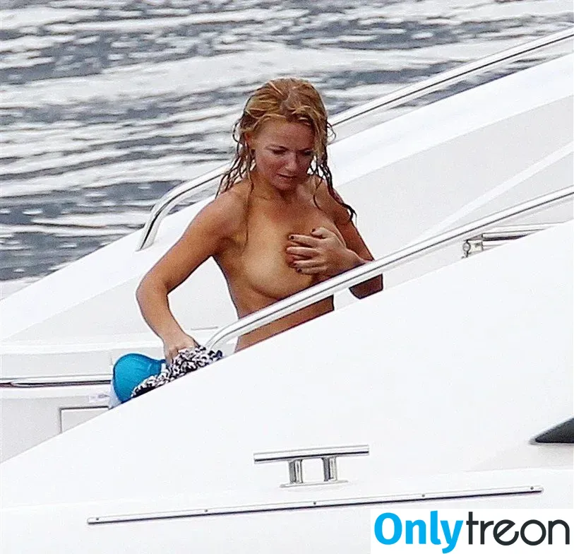 Geri Halliwell nude photo #0122 (GeriHalliwell / therealgerihalliwell)