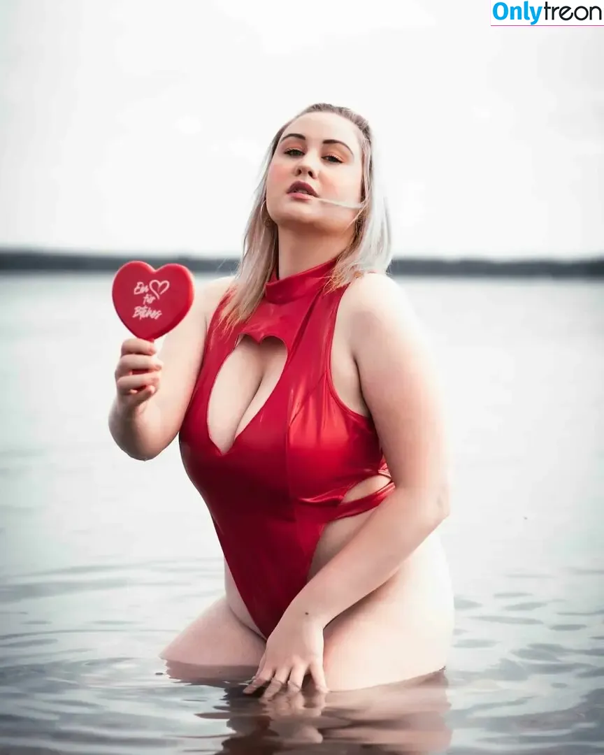 German Bombshell голая photo #0005 (Celina_Grimm99)