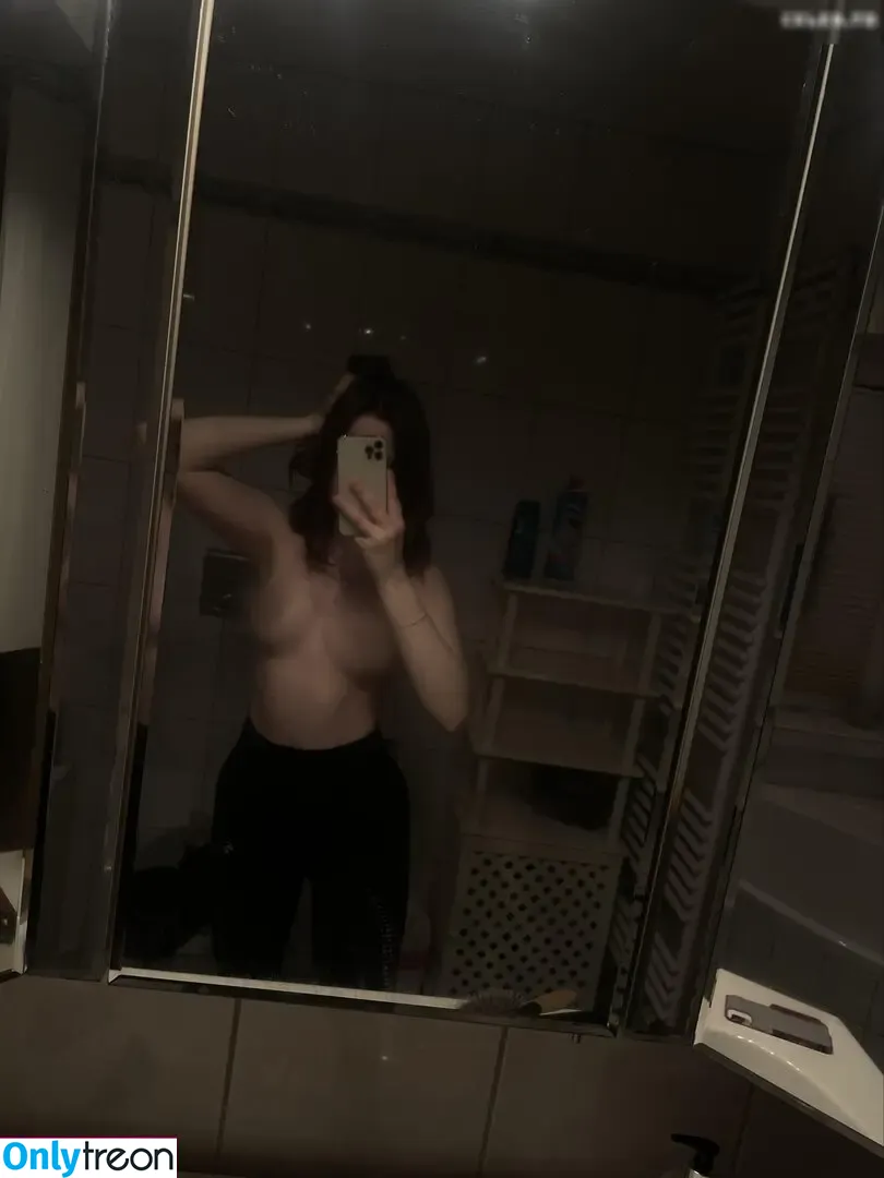 Germandesire nude photo #0006 (larissasdesire)