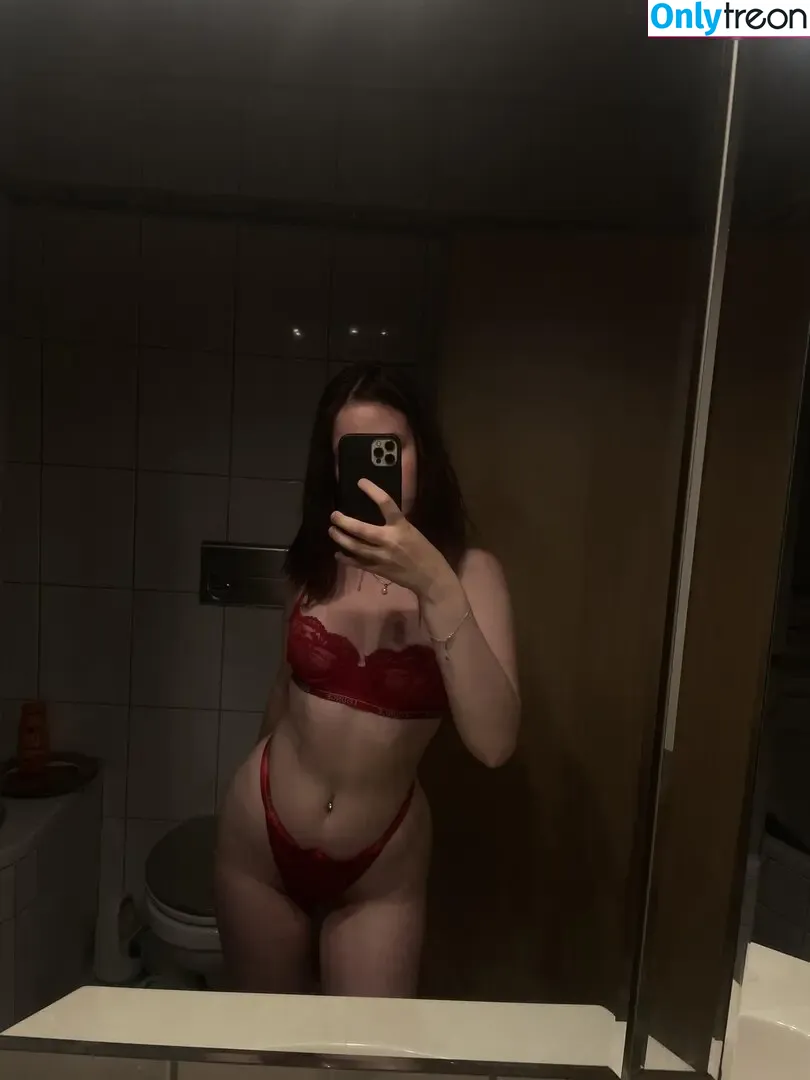 Germandesire nude photo #0007 (larissasdesire)