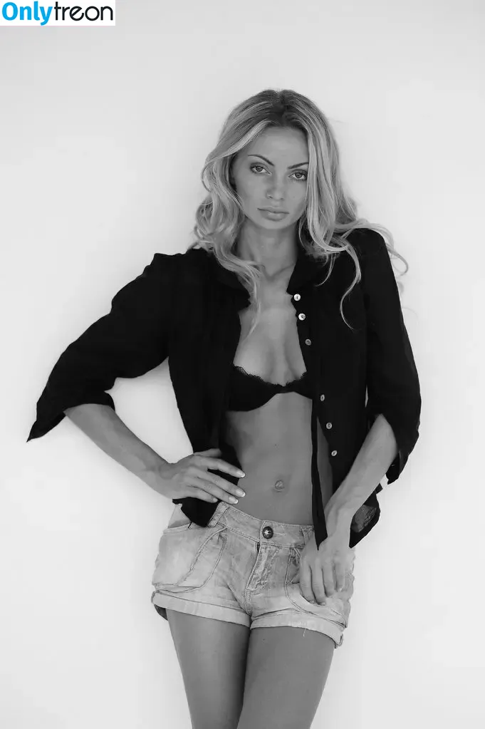 Gia Skova голая photo #0002 (Gia Skova)